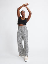 Load image into Gallery viewer, 05 WAVE PANT
