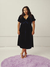 Load image into Gallery viewer, 04 VELVET PUFF SLEEVE DRESS
